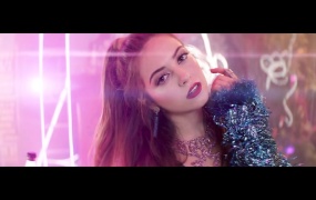 Ana Mena, Becky G, De La Ghetto - Ya Es Hora (WEB-134M)