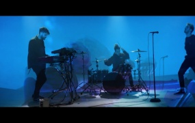 The Chainsmokers - Everybody Hates Me (TS-1080P-91M)