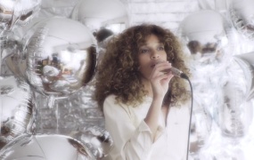 Izzy Bizu - Faded (LIVE)(Web-1080p-103M)