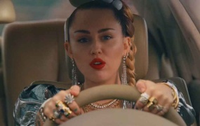 Mark Ronson - Nothing Breaks Like a Heart ft. Miley Cyrus (Web-1080P-198M)