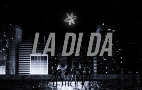 EVERGLOW - LA DI DA(web-2016p-439M)