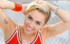 Miley Cyrus,Mike WiLL Made-It, Juicy J,Wiz Khalifa - 23 (mov-1080p-328M)