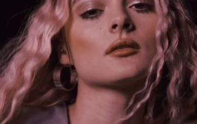 Alesso,Charlotte Lawrence – THE END(Web-4K-285M)