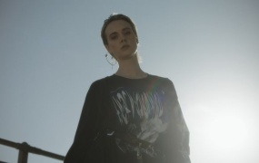MØ feat. FOSTER THE PEOPLE - BLUR (ProRes-1080p-3.9G)