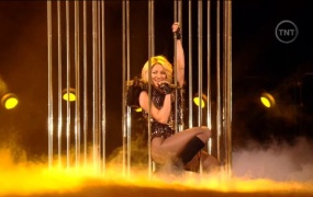 Shakira - She Wolf & Give It All To Me (2010 NBA All Stars)-(web-1080p-1.05G)