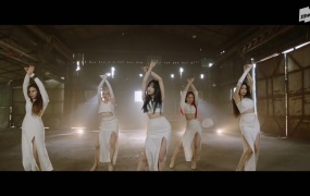 GFriend - Apple (White Witch ver.) Performanc (Web-1080P-80M)