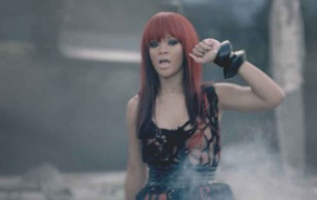 Nicki Minaj,Rihanna - Fly (ProRes-7.04G)