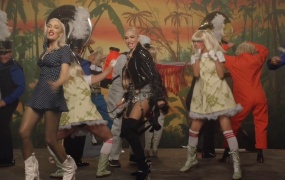 Gwen Stefani - Let Me Reintroduce Myself(WEB-1080P-193M)