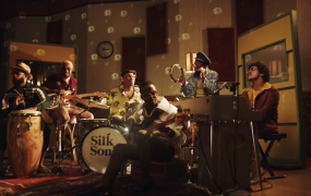 Bruno Mars, Anderson .Paak, Silk Sonic - leave the door open(WEB-604M)
