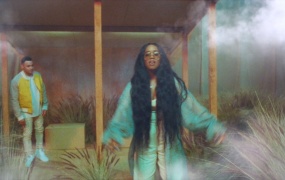 H.E.R.,Tauren Wells - Hold Us Together (Hope Mix) (MKV-4K-542M)