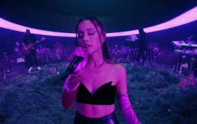 Ariana Grande - pov (Official Live Performance)(WEB-118M)