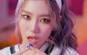 Weeekly - Holiday Party (Bugs-2160p-1.22G)