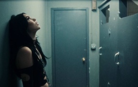 Maggie Lindemann - She Knows It(MKV-361M)