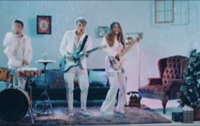 We Three - Our Last Christmas Eve(WEB-149M)