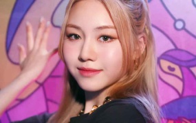 Rocket Punch - CHIQUITA (Bugs-4k-708M)