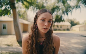 Holly Humberstone - Sleep Tight(MKV-395M)