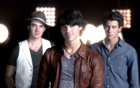 Jonas Brothers, Demi Lovato - It's On (From