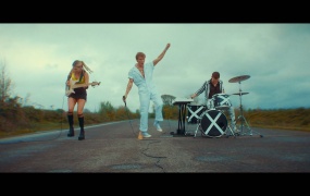 We Three - Kissin' When We're Mad(WEB-166M)