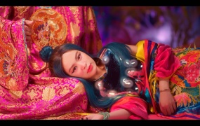 Hoàng Thùy Linh - Kẻ Cắp Gặp Bà Già (Diamond Cut Diamond)(MKV-461M)