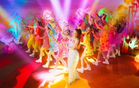Hoàng Thuỳ Linh - See Tình (MKV-440M)