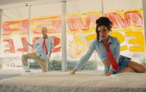 Tiësto, Charli XCX - Hot In It(WEB-134M)