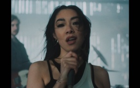 Rina Sawayama - Hurricanes (WEB-198M)