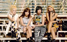 2NE1 - FALLING IN LOVE(WEB-98M)