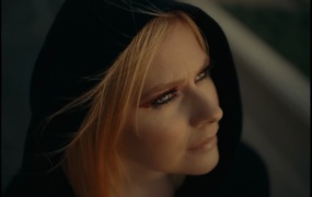 Avril Lavigne, YUNGBLUD - I'm a Mess(MKV-293M)