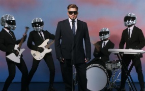 Adam Lambert - Holding Out for a Hero(MKV-313M)