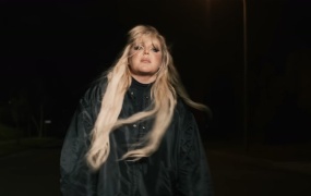 TONES AND I - I AM FREE(MKV-289M)