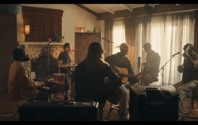 Maroon 5 - Middle Ground(MKV-234M)