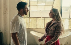 Madilyn Bailey - Serious(MKV-390M)