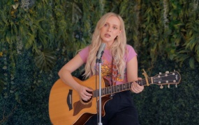 Madilyn Bailey - Wake Up Juliet (Acoustic Version)(MKV-240M)