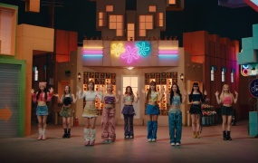 NiziU - HEARTRIS(Bugs-1.13G)