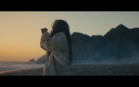 Rihanna - Lift Me Up(WEB-135M)