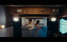 Heize, 10CM - Stranger(Bugs-1.75G)