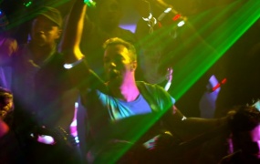 Coldplay - Charlie Brown(WEB-195M)