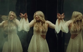 Ashley Kutcher - Girl In The Mirror(MKV-244M)