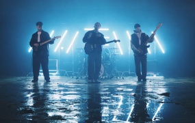 Only The Poets - One More Night(MKV-316M)