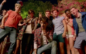 One Direction - Live While We're Young(MKV-411M)