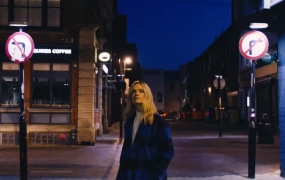 Florrie - Kissing In The Cold(WEB-79M)