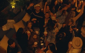 The Chainsmokers - No Shade at Pitti(MKV-327M)