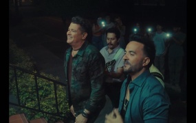 Luis Fonsi, Carlos Vives - Santa Marta(WEB-107M)