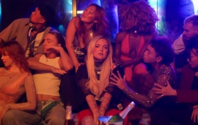 TONES AND I - DANCE WITH ME(MKV-307M)