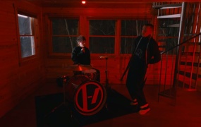 Twenty One Pilots - Routines In The Night(MKV-248M)