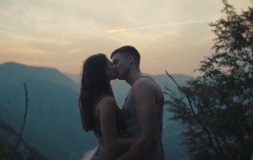 Jonas Blue, Galantis, Zoe Wees - Mountains(MKV-196M)