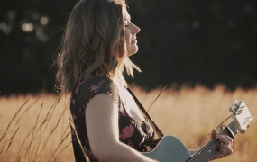 Lucy Parle - Best Of Me(MKV-243M)
