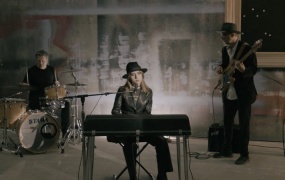 Anana Kaye - Running From Love(MKV-478M)