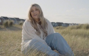 Ella Henderson - Filthy Rich(MKV-219M)