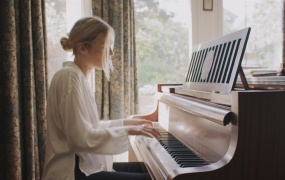 Florrie - Honeymoon's Over(MKV-220M)